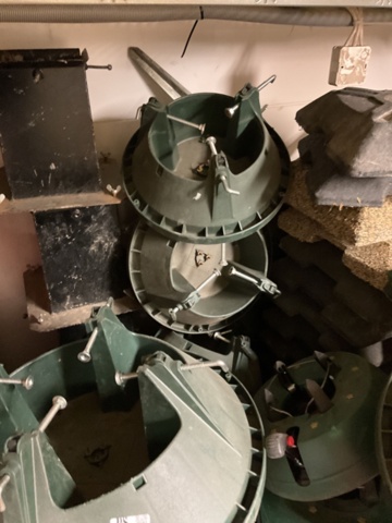 1406822-4 Lot of Christmas tree feet