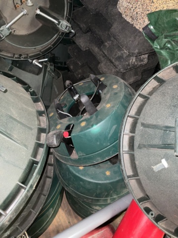 1406822-5 Lot of Christmas tree feet