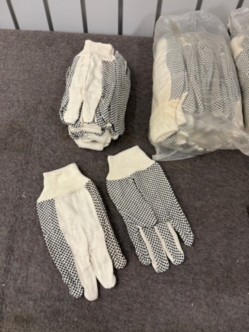 1352303-3 40 par nya handskar