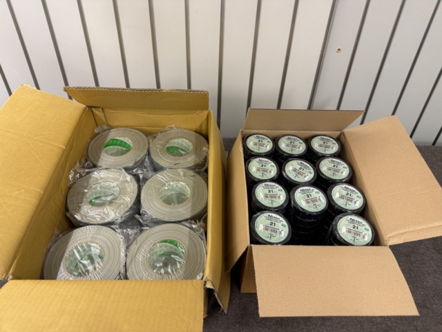 1352304-1 22 rullar silvertejp, 1 kartong märktejp 21 Nitto