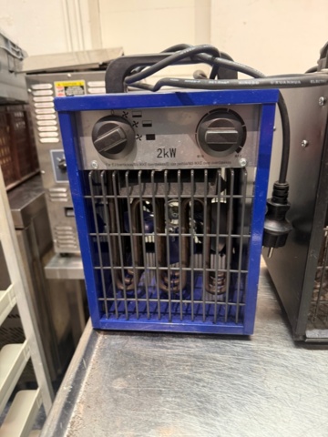 1352450-2 2 fan heaters 2000W