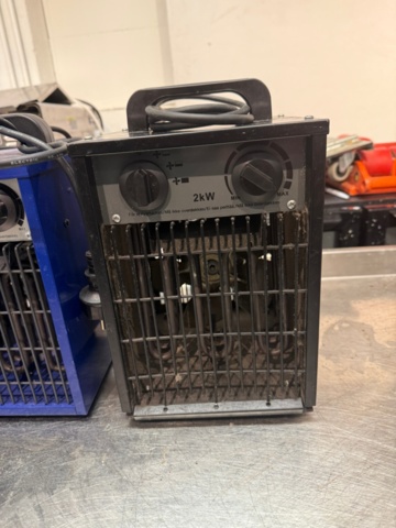 1352450-3 2 fan heaters 2000W