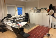 1423692 Collection of office furniture and electronics