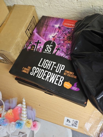 1408858-10 Blandat parti – lampor, dekoration, bollar och spel