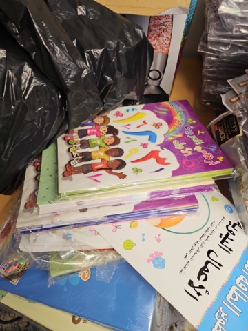 1408858-11 Blandat parti – lampor, dekoration, bollar och spel