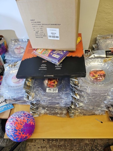 1408859-5 Tallrikar i plast