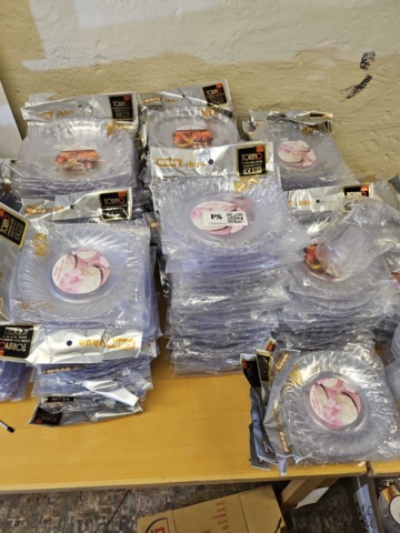 1408860-1 Plasttallrikar m.m.