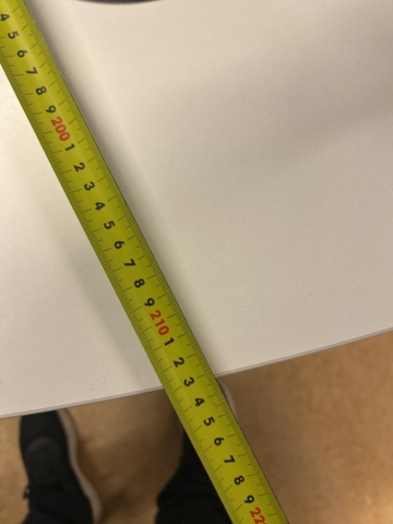 1423695-10 Samling med diverse kontorsmöbler och datorskärmar