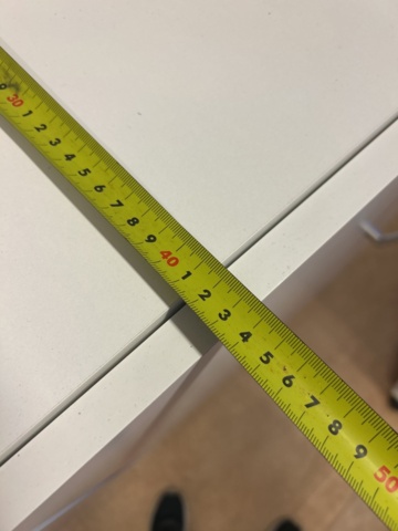 1423695-16 Samling med diverse kontorsmöbler och datorskärmar