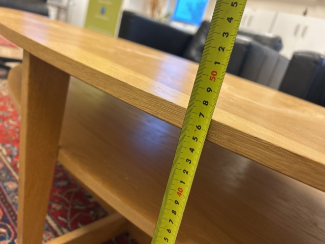 1423697-14 Soffgrupp med diverse möbler och inredning