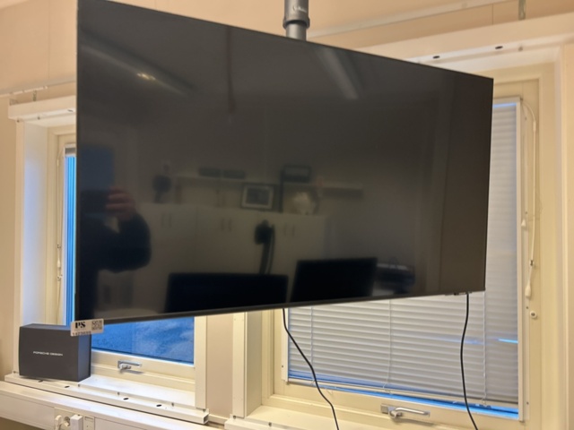 1423699-1 Bildskärm 43" med takfäste - Samsung S43AM700UU