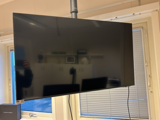 1423699-2 Bildskärm 43" med takfäste - Samsung S43AM700UU