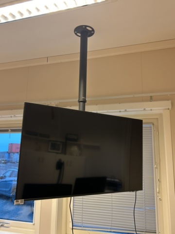 1423699-3 Bildskärm 43" med takfäste - Samsung S43AM700UU