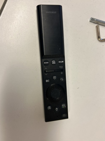 1423699-7 Bildskärm 43" med takfäste - Samsung S43AM700UU