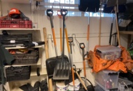 1406826 Allt på väggen