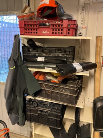 1406826-2 Allt på väggen