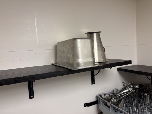 1372725-12 Storköksutrustning – blandade kantiner, kärl och köksredskap