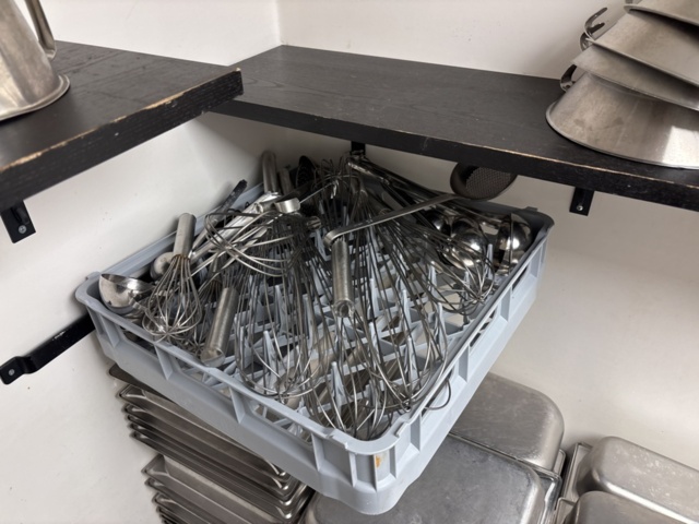 1372725-9 Storköksutrustning – blandade kantiner, kärl och köksredskap