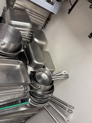 1372725-4 Storköksutrustning – blandade kantiner, kärl och köksredskap
