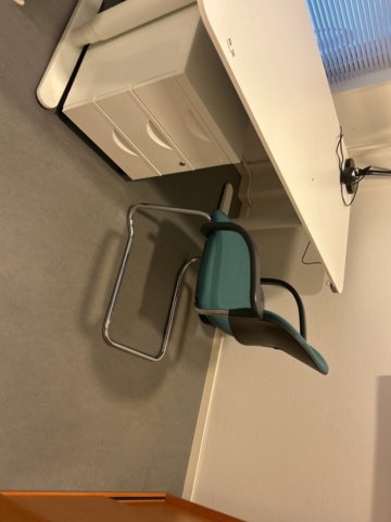 1457214-3 Kontorsinredning - Skrivbord, whiteboard, mm.