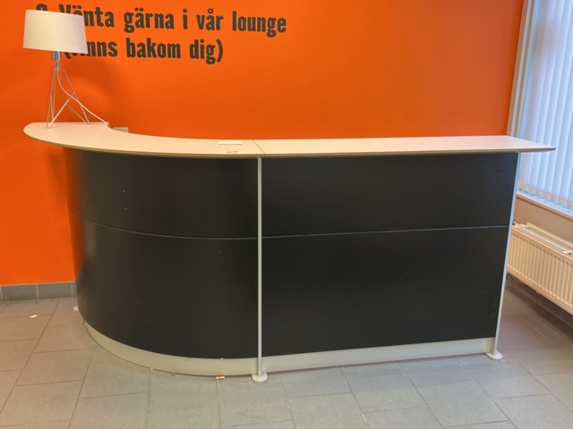 1457217-2 Receptionsdisk och lampa
