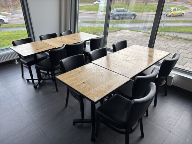 1372738-1 Dining area – 8 tables and 28 chairs