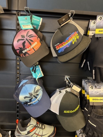 1409384-42 Parti med flytvästar, våtdräkter, skor, glasögon, kläder etc. Seadoo