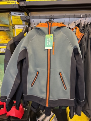 1409384-51 Parti med flytvästar, våtdräkter, skor, glasögon, kläder etc. Seadoo