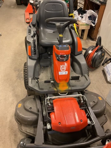 1406875-2 Husqvarna Rider R420TSX AWD - 2020