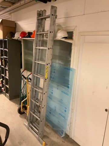 1406885-1 Större trappstege