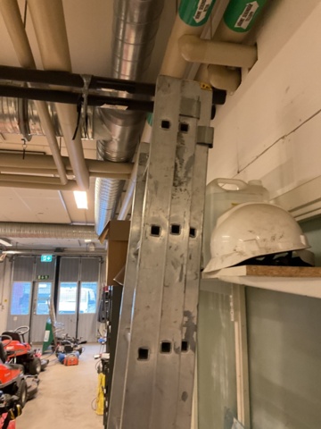 1406885-5 Större trappstege