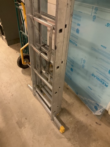 1406885-8 Större trappstege