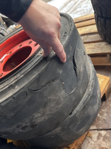 1321215-5 Truck tires with rims 2pcs