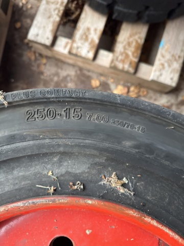 1321215-11 Truck tires with rims 2pcs