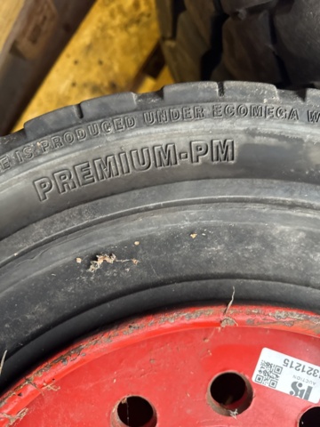1321215-12 Truck tires with rims 2pcs