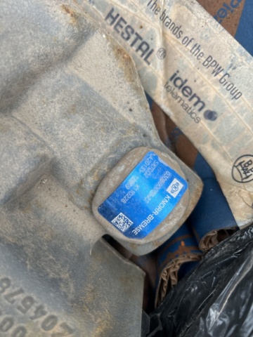 1454751-5 Parti med diverse delar till lastbil och kärror