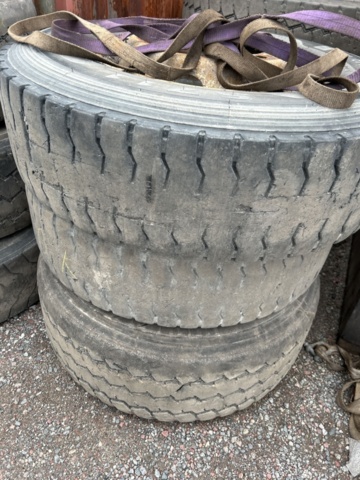 1454751-6 Parti med diverse delar till lastbil och kärror