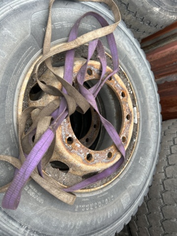 1454751-10 Parti med diverse delar till lastbil och kärror