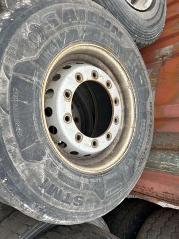 1454751-9 Parti med diverse delar till lastbil och kärror