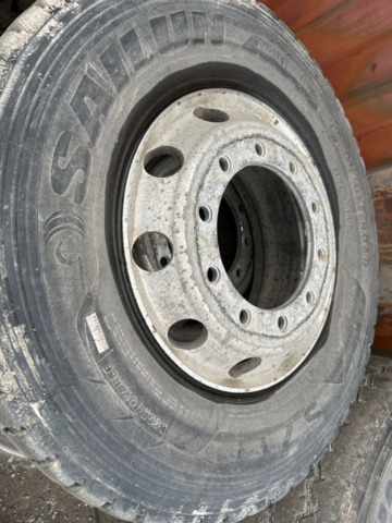 1454751-13 Parti med diverse delar till lastbil och kärror