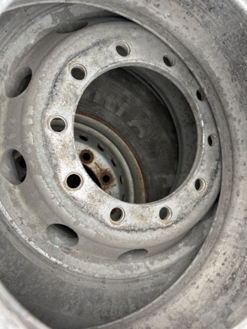 1454751-14 Parti med diverse delar till lastbil och kärror