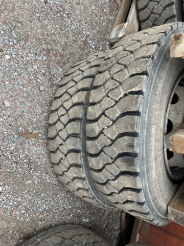 1454751-16 Parti med diverse delar till lastbil och kärror