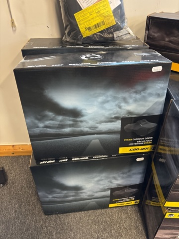 1409386-5 Lot with accessories in the category - three-wheeled motorcycles (Ryker)