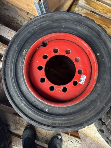 1321215-3 Truck tires with rims 2pcs
