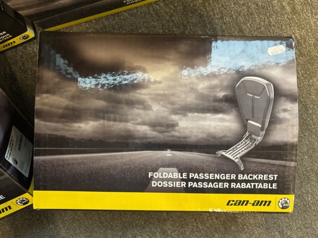 1409386-10 Lot with accessories in the category - three-wheeled motorcycles (Ryker)