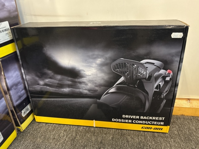 1409386-12 Lot with accessories in the category - three-wheeled motorcycles (Ryker)