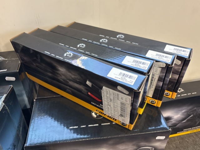 1409386-14 Lot with accessories in the category - three-wheeled motorcycles (Ryker)