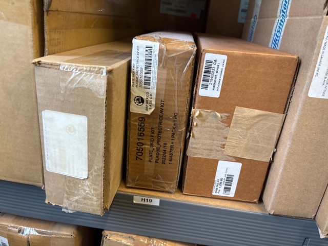 1409386-29 Lot with accessories in the category - three-wheeled motorcycles (Ryker)