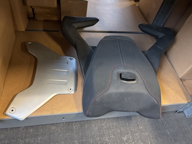 1409386-33 Lot with accessories in the category - three-wheeled motorcycles (Ryker)