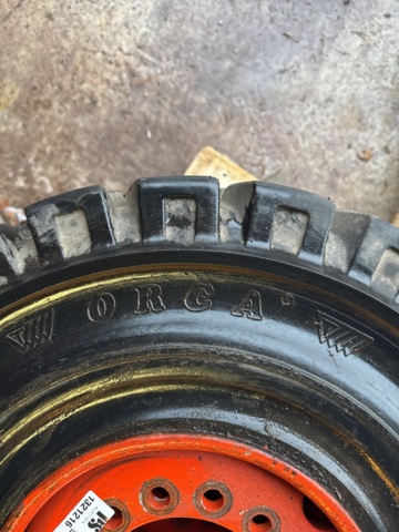 1321216-5 Truck tire with rim 27x10-12